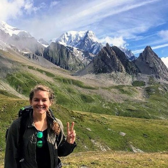 Meet your Posher, Colvin - Picture 1 of 1